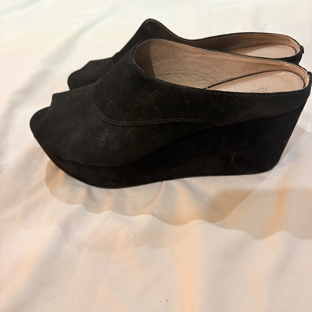 Chocolat Blu Wind Black Suede Platform Wedge Peep Toe Mules Sandals Womens 8